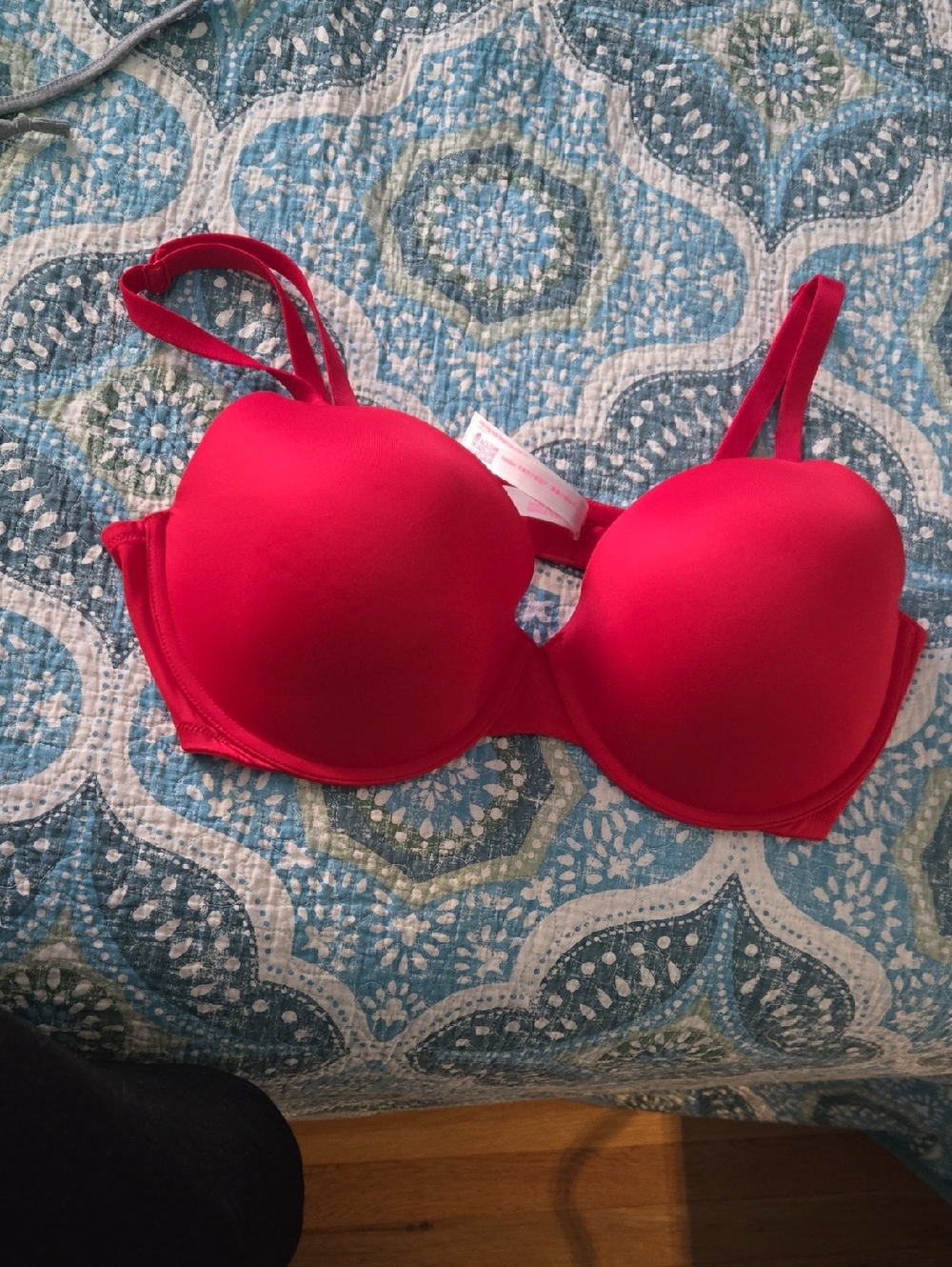 PINK Victoria's Secret Bright Red Molded T-Shirt Bra